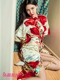 [Toutiao headline goddess] April 8, 2018 Feng Xuejiao 2m white sofa(48)